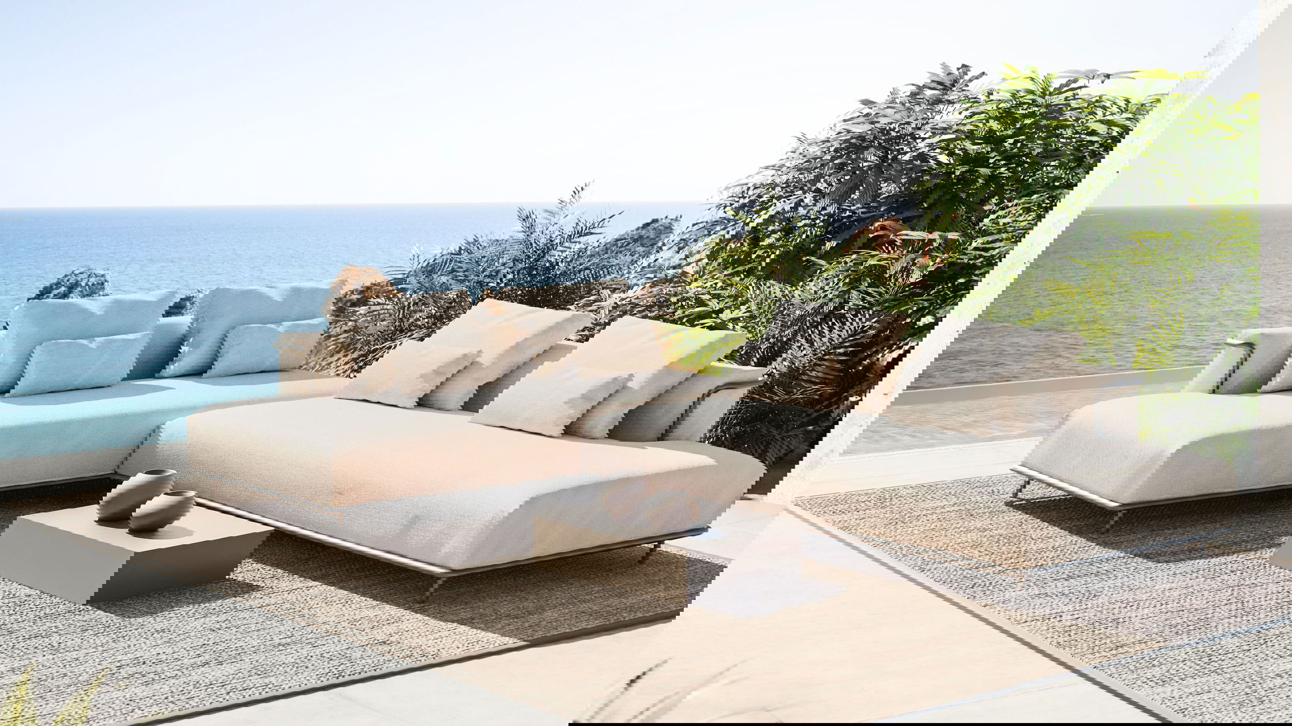 Pagoda Lounge Compact