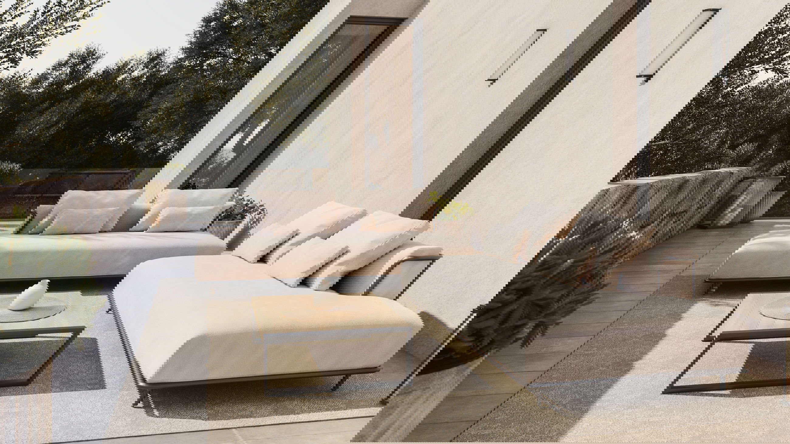 Pagoda Lounge Compact